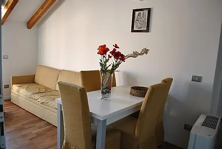 Sleeps 5 Pool Wifi Meina