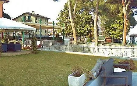 Sleeps 5 Pool Wifi Apartment *
