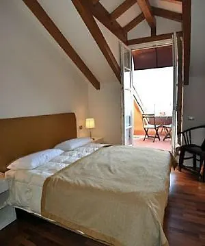 Sleeps 5 Pool Wifi * Meina