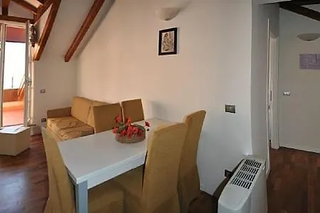 Sleeps 5 Pool Wifi *